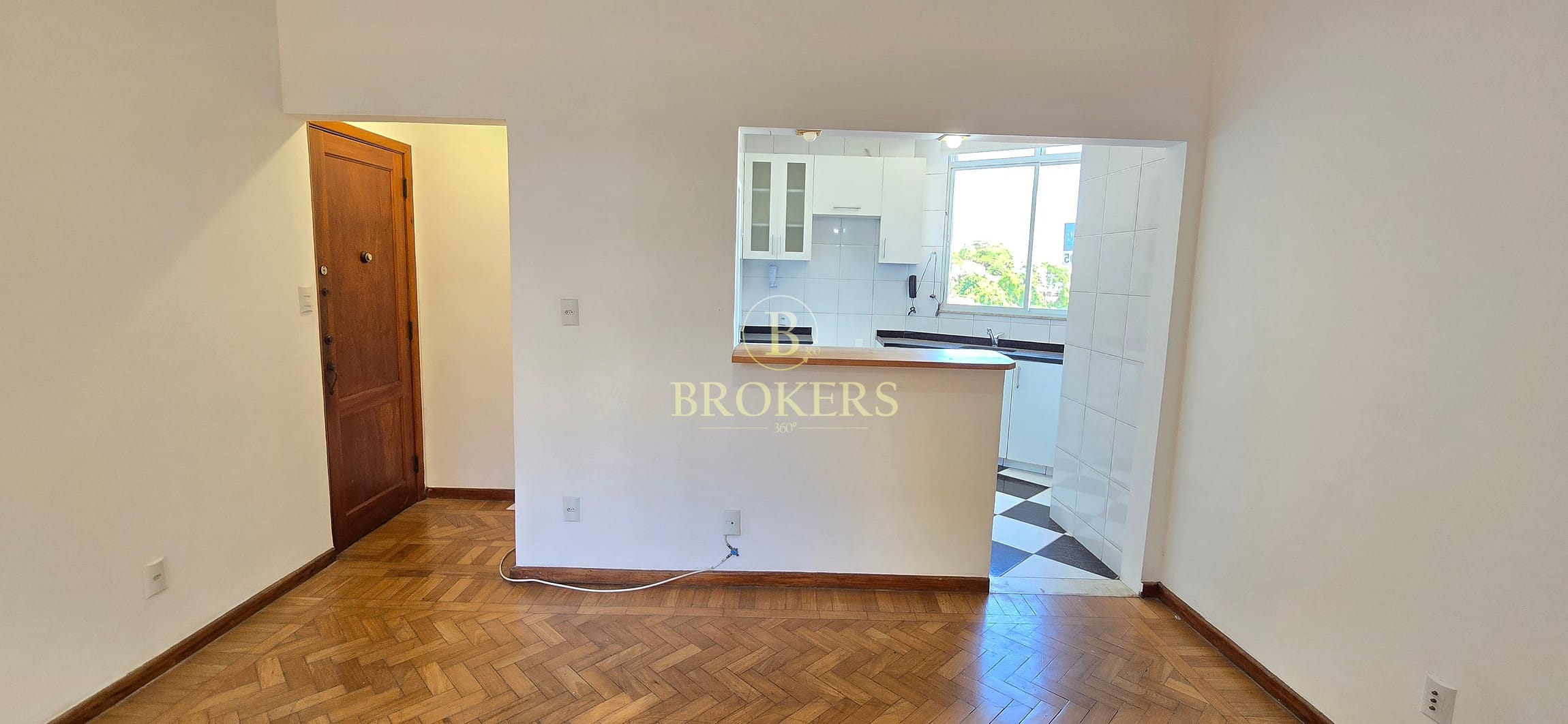 Apartamento encantador de 2 quartos à venda em Santa Teresa com 1 suíte, varanda charmosa, vaga e arquitetura cheia de personalidade