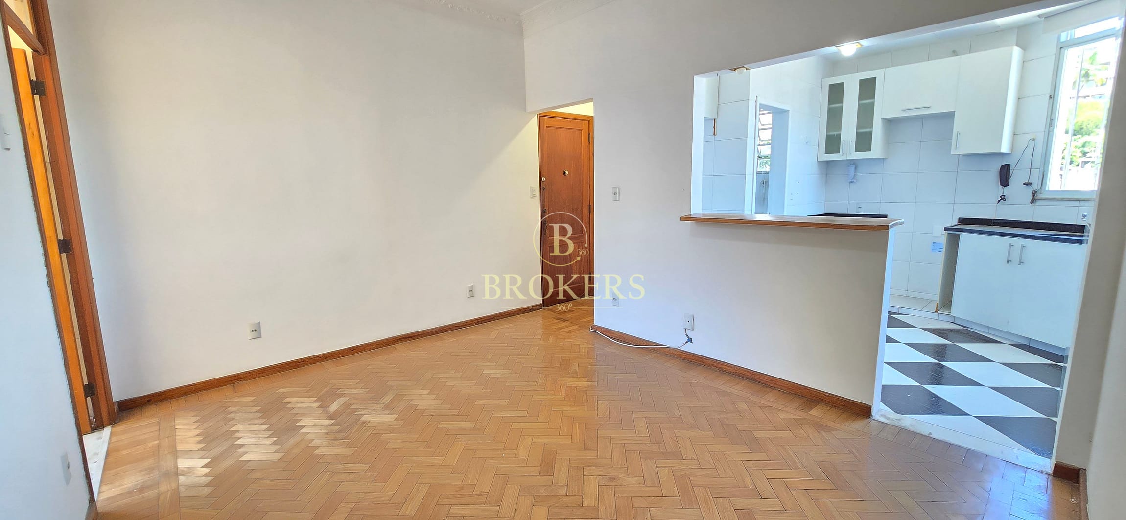 Apartamento encantador de 2 quartos à venda em Santa Teresa com 1 suíte, varanda charmosa, vaga e arquitetura cheia de personalidade