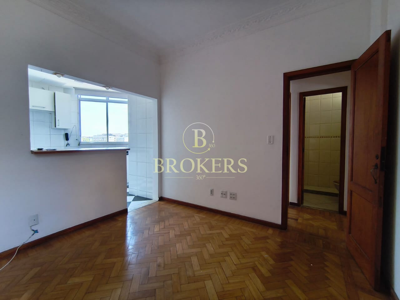 Apartamento encantador de 2 quartos à venda em Santa Teresa com 1 suíte, varanda charmosa, vaga e arquitetura cheia de personalidade