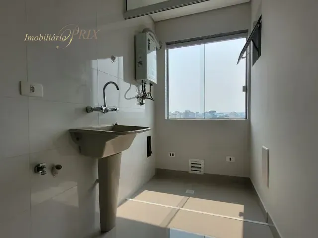 Apartamento 2 quartos e 1 banheiro, para alugar, no bairro Santa Cândida em Curitiba