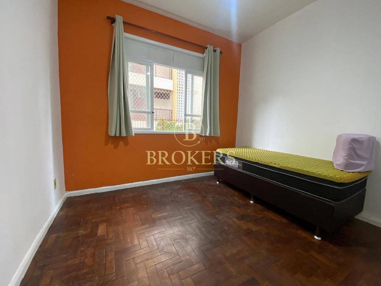 Charme e localização em Botafogo: apartamento à venda com 2 quartos, dependência e vaga perto do metrô