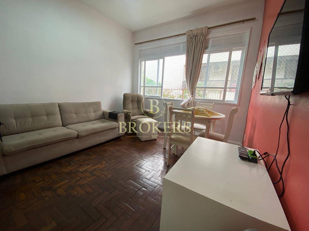 Charme e localização em Botafogo: apartamento à venda com 2 quartos, dependência e vaga perto do metrô