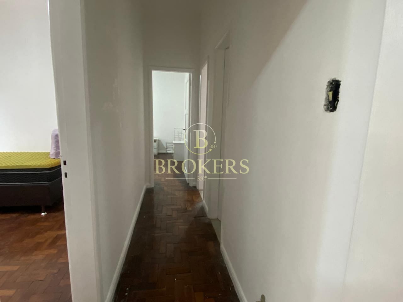 Charme e localização em Botafogo: apartamento à venda com 2 quartos, dependência e vaga perto do metrô