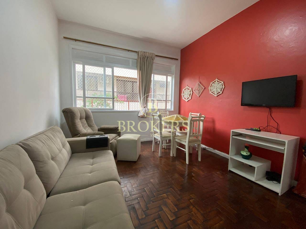 Charme e localização em Botafogo: apartamento à venda com 2 quartos, dependência e vaga perto do metrô