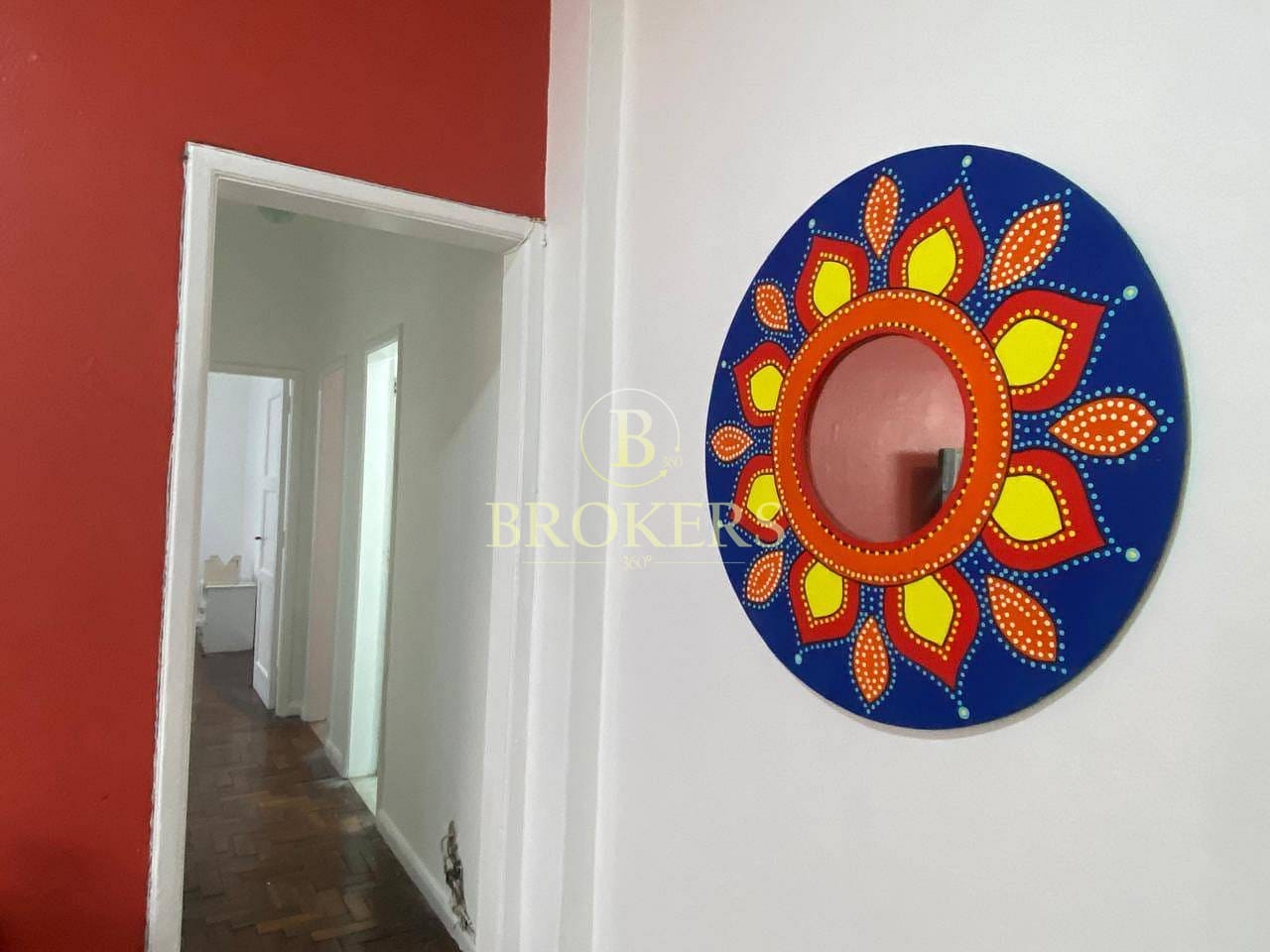 Charme e localização em Botafogo: apartamento à venda com 2 quartos, dependência e vaga perto do metrô