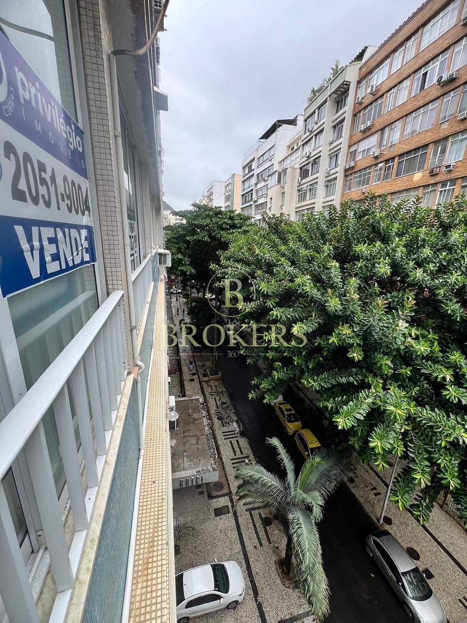 Exclusividade em Copacabana: apartamento à venda de andar inteiro com 3 quartos, 2 salas amplas com ar e vaga em rua sossegada perto da praia