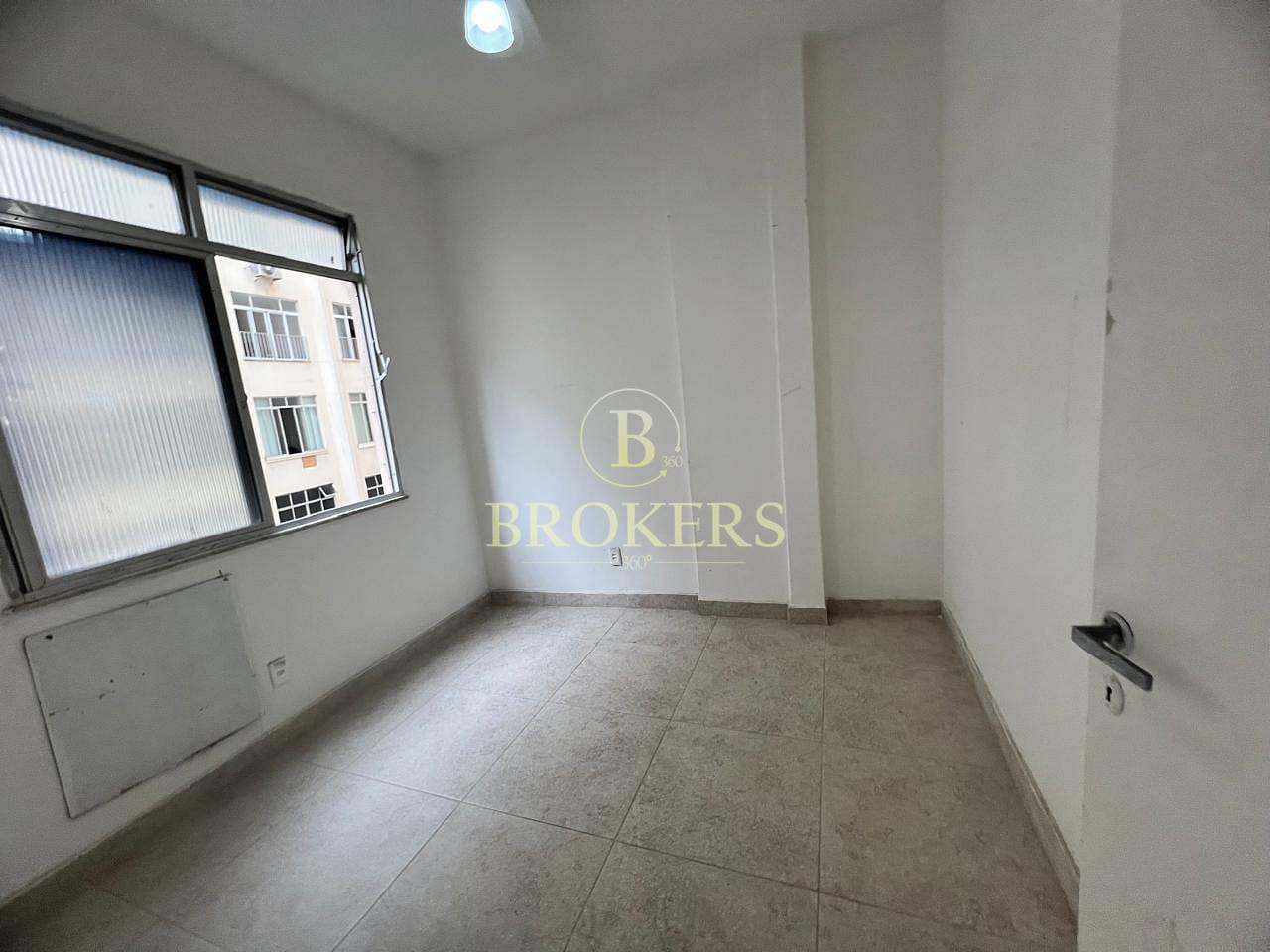 Ótimo investimento em Copacabana: apartamento à venda de 1 quarto com vaga em localização privilegiada perto da praia