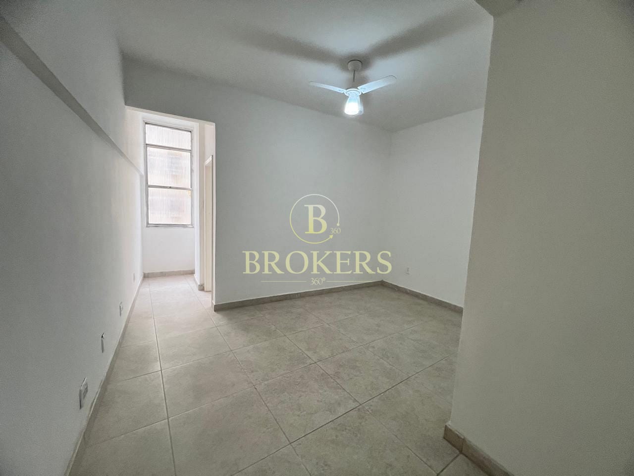 Ótimo investimento em Copacabana: apartamento à venda de 1 quarto com vaga em localização privilegiada perto da praia