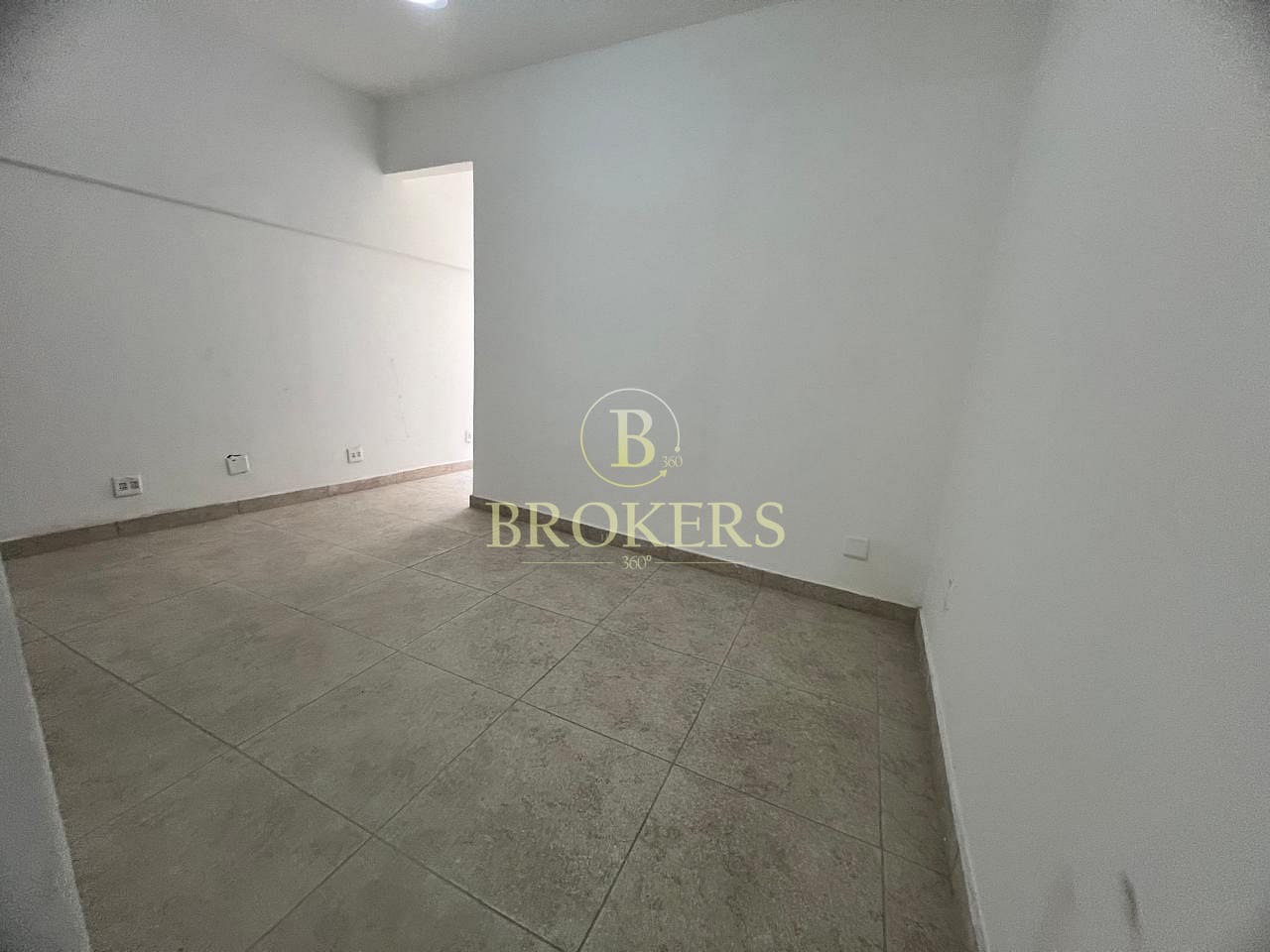 Ótimo investimento em Copacabana: apartamento à venda de 1 quarto com vaga em localização privilegiada perto da praia