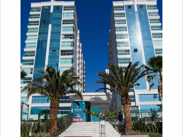 Apartamento com 349m² 4 quartos e 5 banheiros, à venda, no bairro Meia Praia em Itapema
