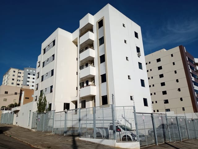 Foto do Apartamento - Vendo excelente apartamento com 2/4 sendo 1 suíte, sacada e elevador no Bairro Candeias, próximo a Fainor e Sup. Santo Antônio em Vitória da Conquista, BA | Locar Imóvel