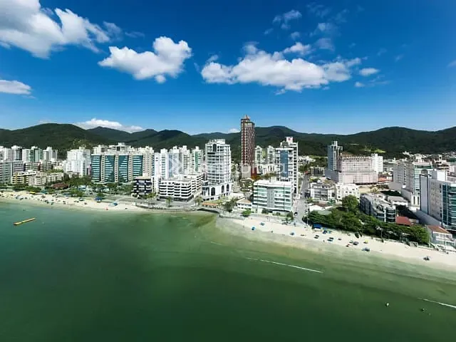 Apartamento 4 quartos e 4 banheiros, à venda, no bairro Centro em Itapema