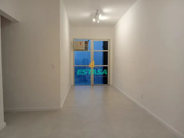 Apartamento 2 quartos e 2 banheiros, para alugar, no bairro Botafogo em Rio de Janeiro