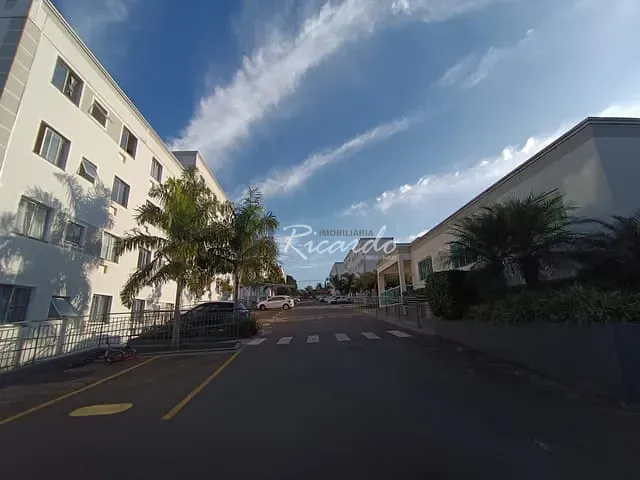 Apartamento com 81m² 2 quartos e 1 banheiro, para alugar, no bairro Jardim Santo Antônio em Arapongas