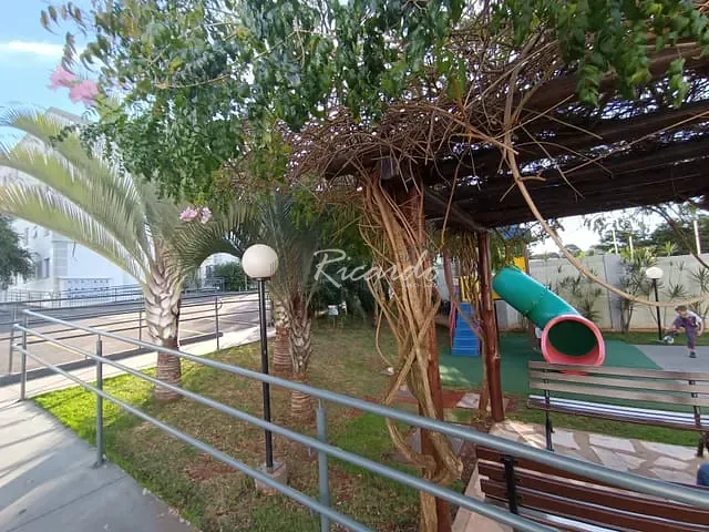 Apartamento com 81m² 2 quartos e 1 banheiro, para alugar, no bairro Jardim Santo Antônio em Arapongas