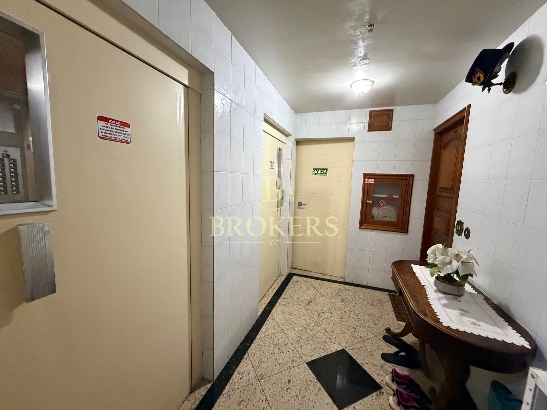 Apartamento modernizado à venda  junto ao Bairro Peixoto, Copacabana! Espaçoso 162m², Varandão, 3 quartos, 1 suíte, andar alto, 2 vagas