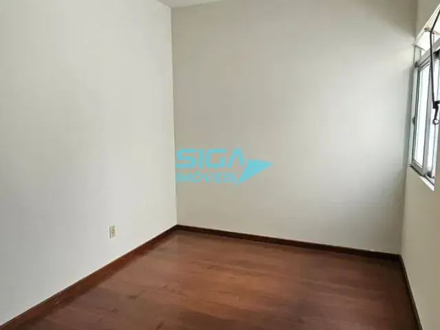 Apartamento 3 quartos e 2 banheiros, para alugar, no bairro Centro em Pouso Alegre