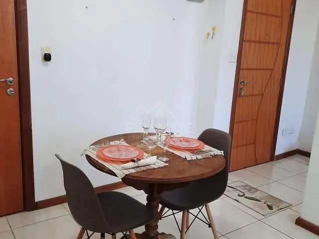 Apartamento 2 quartos e 1 banheiro, para alugar, no bairro Centro em Poços de Caldas