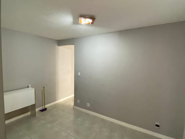 Apartamento 2 quartos e 1 banheiro, à venda, no bairro Paciência em Rio de Janeiro