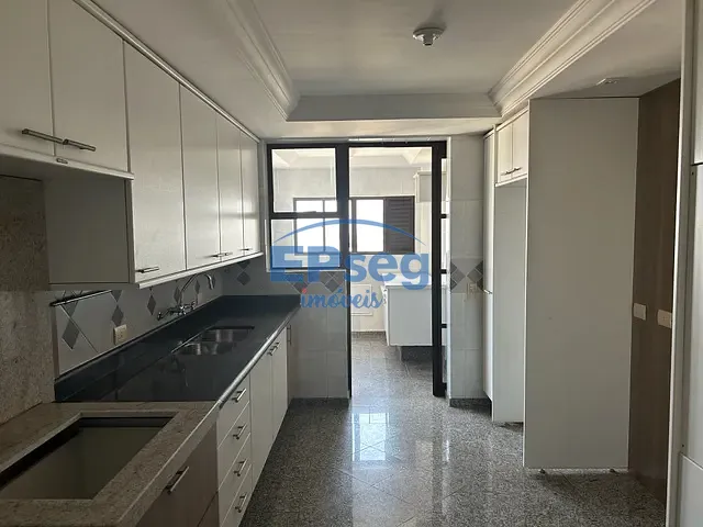 Apartamento com 371m² 4 quartos e 2 banheiros, à venda, no bairro Centro em Arapongas
