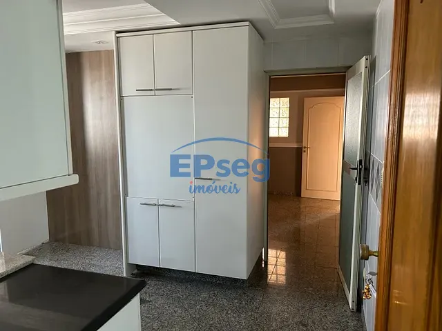 Apartamento com 371m² 4 quartos e 2 banheiros, à venda, no bairro Centro em Arapongas