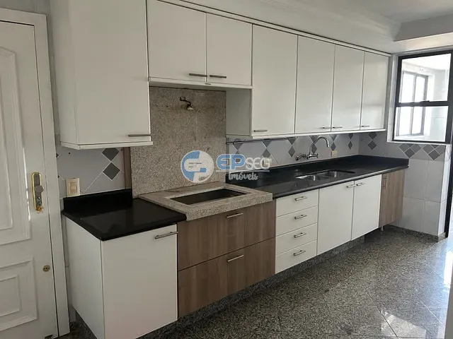 Apartamento com 371m² 4 quartos e 2 banheiros, à venda, no bairro Centro em Arapongas