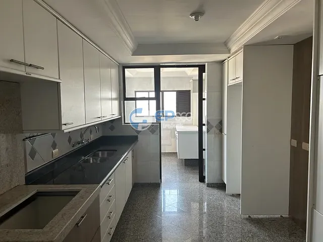 Apartamento com 371m² 4 quartos e 2 banheiros, à venda, no bairro Centro em Arapongas