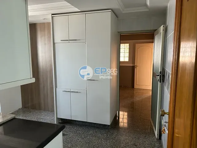 Apartamento com 371m² 4 quartos e 2 banheiros, à venda, no bairro Centro em Arapongas