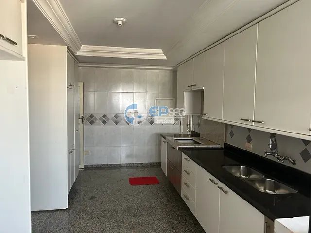 Apartamento com 371m² 4 quartos e 2 banheiros, à venda, no bairro Centro em Arapongas