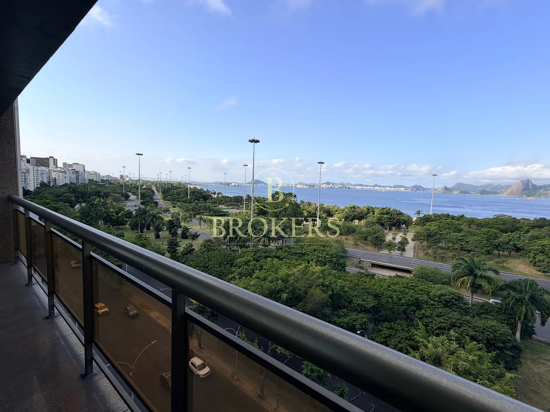 Apartamento para venda e locação, 3 quartos com vista cinematográfica para o pão de açúcar e elegância e exclusividade em andar alto em Flamengo