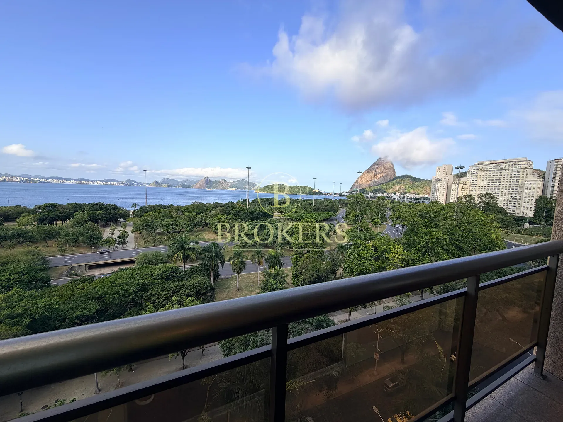 Apartamento para venda e locação, 3 quartos com vista cinematográfica para o pão de açúcar e elegância e exclusividade em andar alto em Flamengo