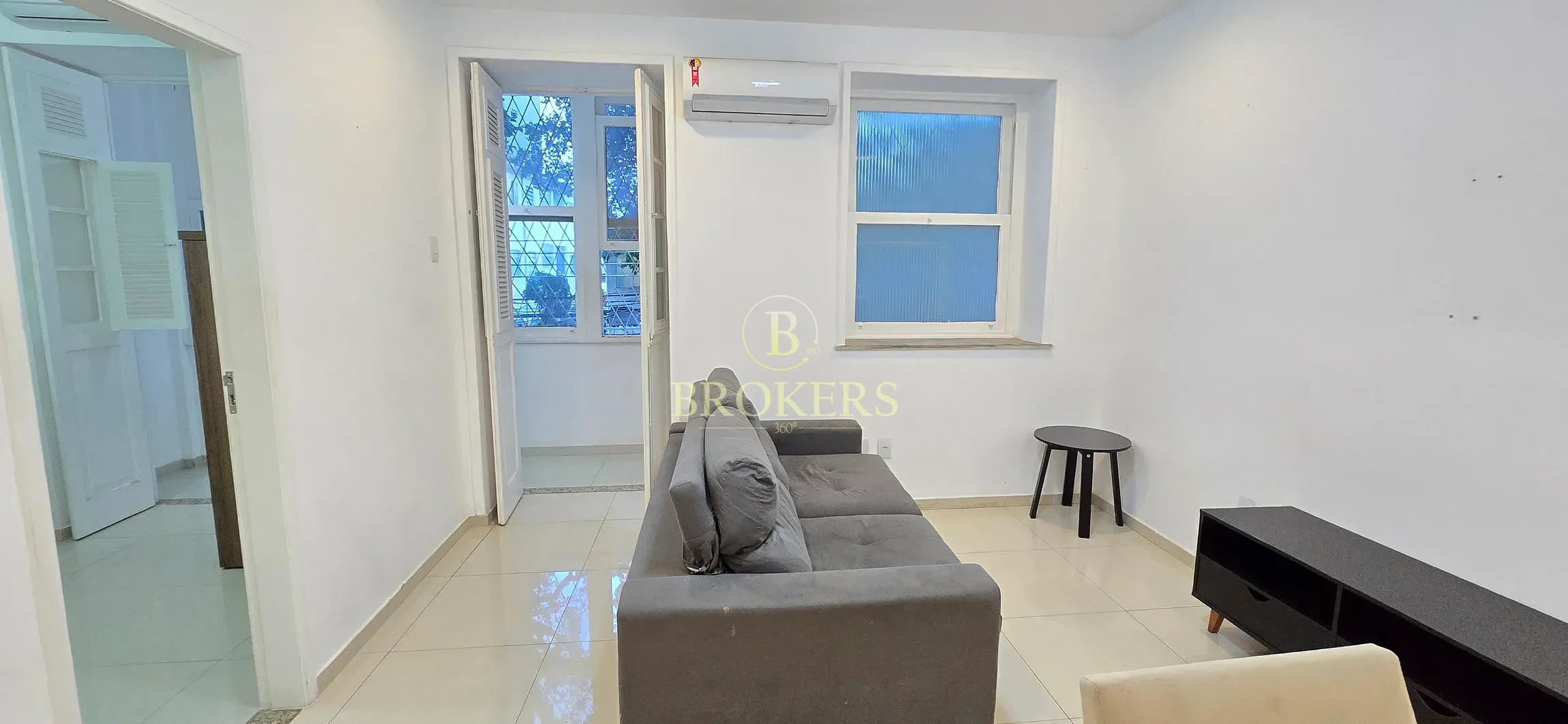 Apartamento modernizado com varanda, 3 quartos, suíte à venda na Rua Sorocaba, Botafogo, RJ!