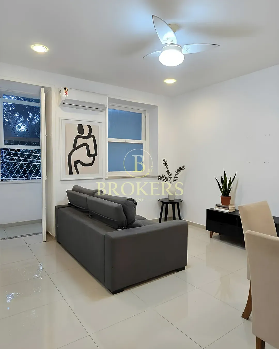 Apartamento modernizado com varanda, 3 quartos, suíte à venda na Rua Sorocaba, Botafogo, RJ!