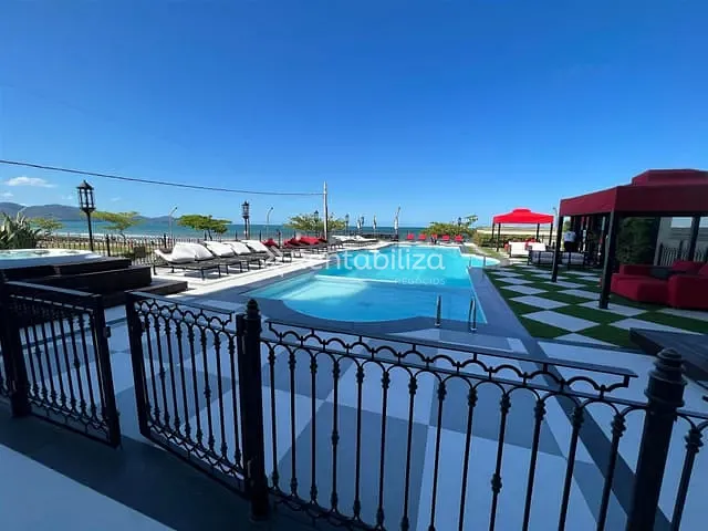 Apartamento 4 quartos e 5 banheiros, à venda, no bairro Meia Praia em Itapema