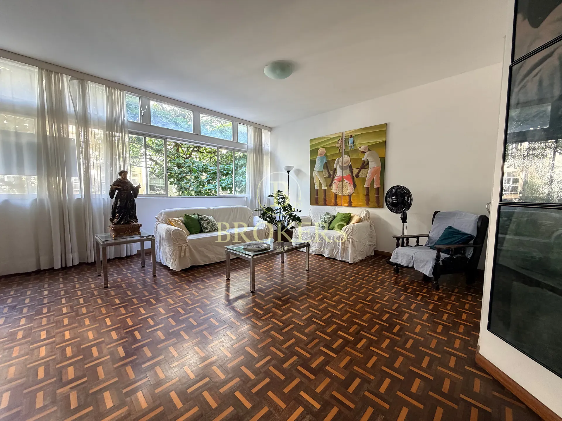 Imaculado apartamento de 4 quartos à venda com amplitude, luz natural e localização imbatível em Copacabana a passos do metrô e da praia