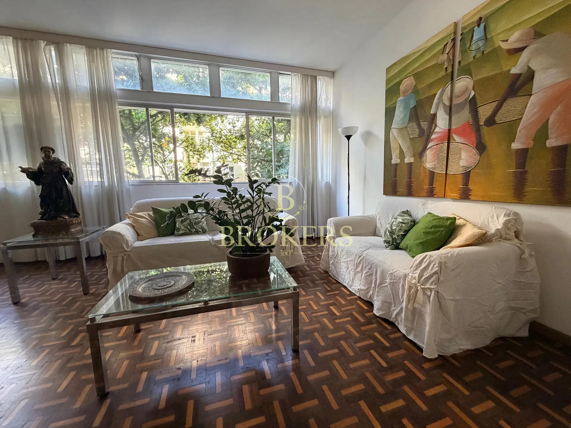 Imaculado apartamento de 4 quartos à venda com amplitude, luz natural e localização imbatível em Copacabana a passos do metrô e da praia