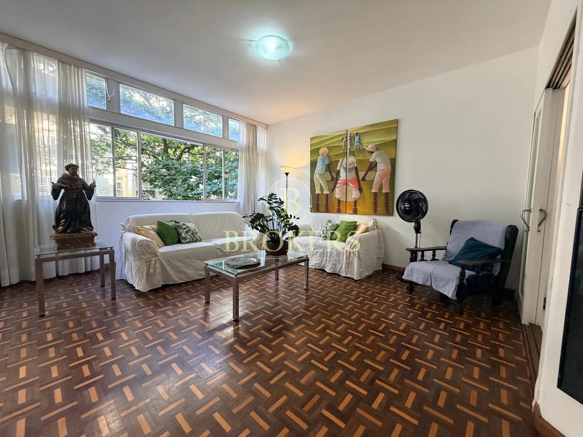 Imaculado apartamento de 4 quartos à venda com amplitude, luz natural e localização imbatível em Copacabana a passos do metrô e da praia