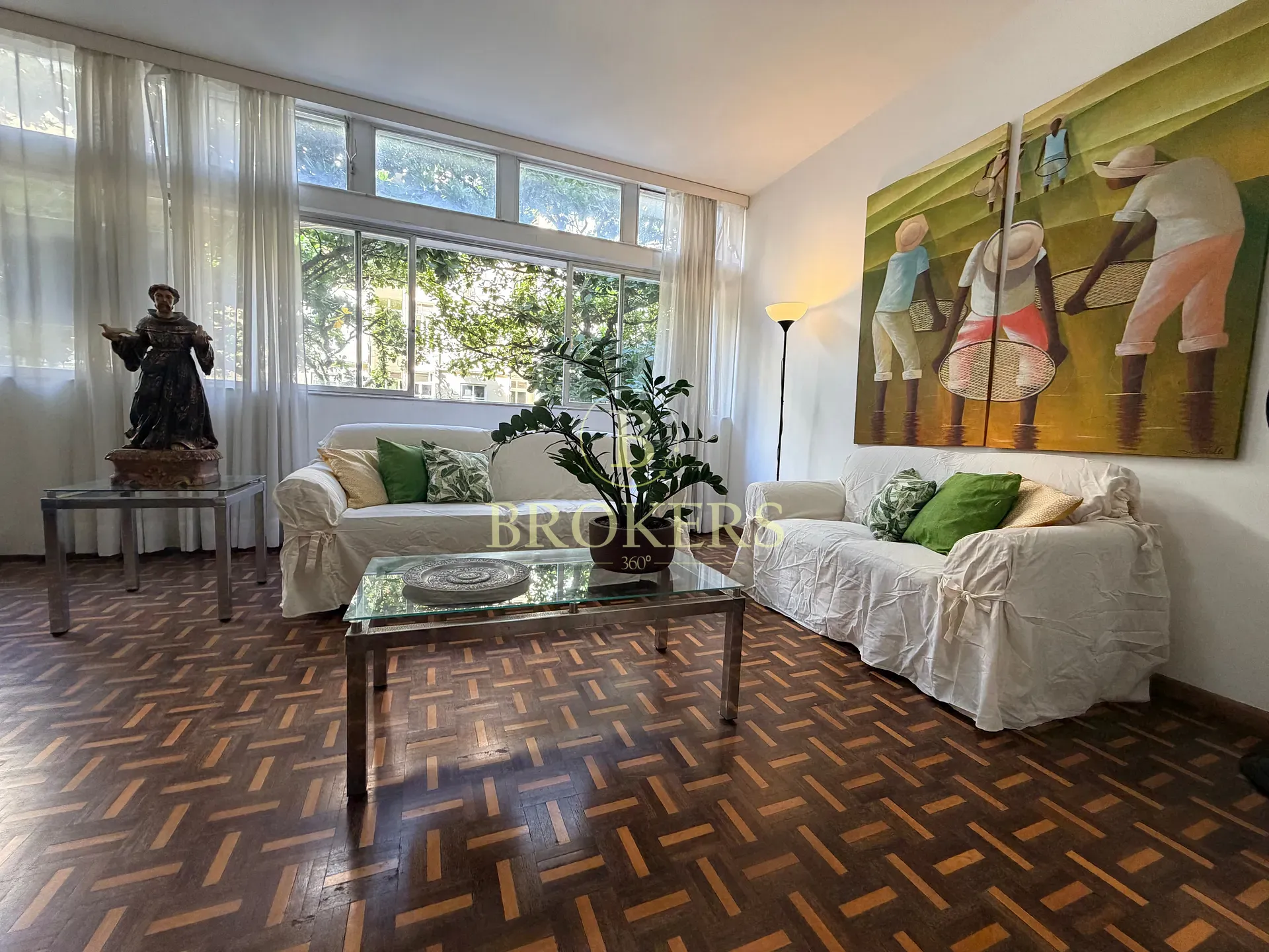 Imaculado apartamento de 4 quartos à venda com amplitude, luz natural e localização imbatível em Copacabana a passos do metrô e da praia