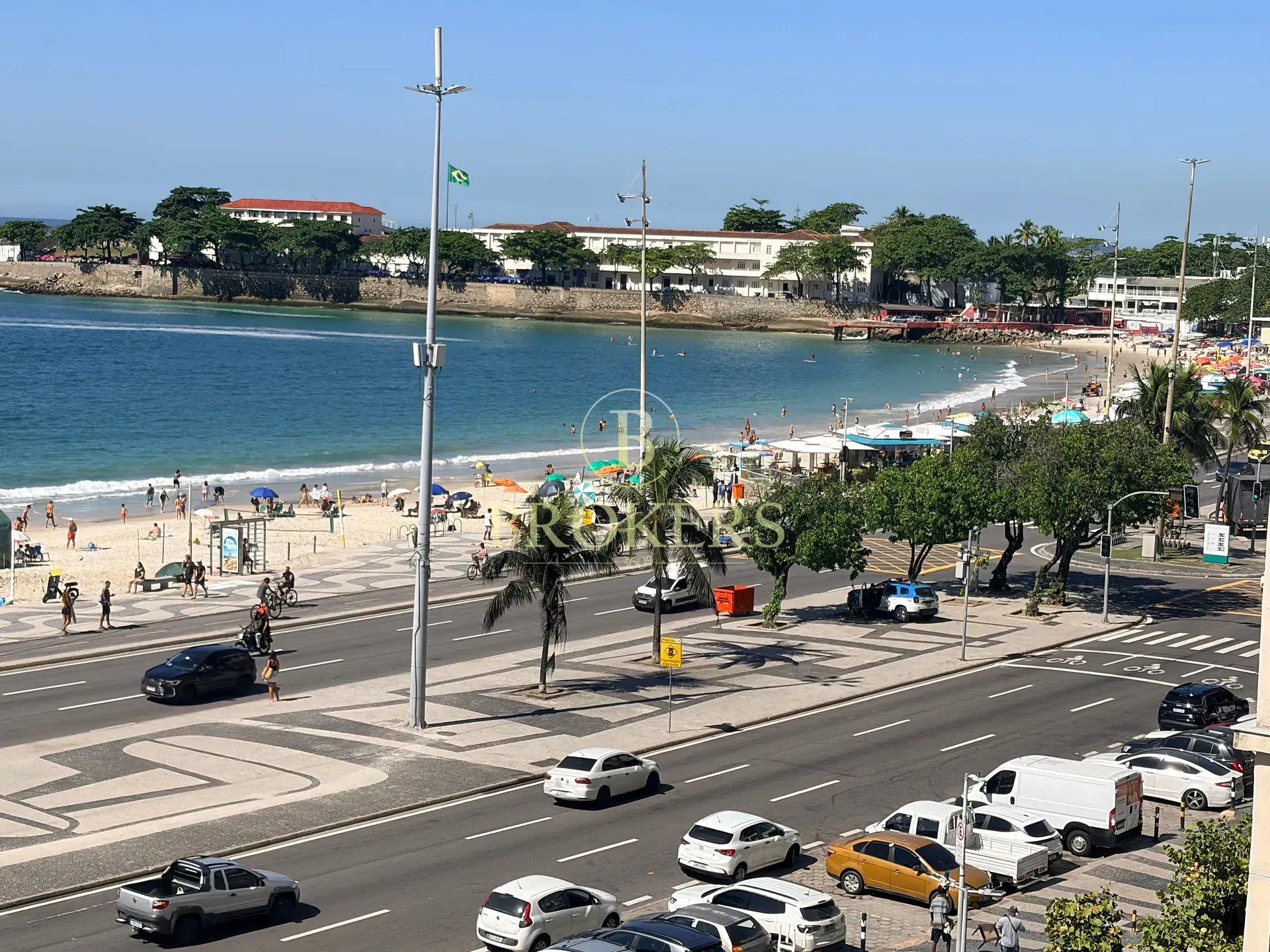 Apartamento de 1 suite à venda com vista mar exclusiva a 50m da areia em Copacabana com potencial imediato para temporada