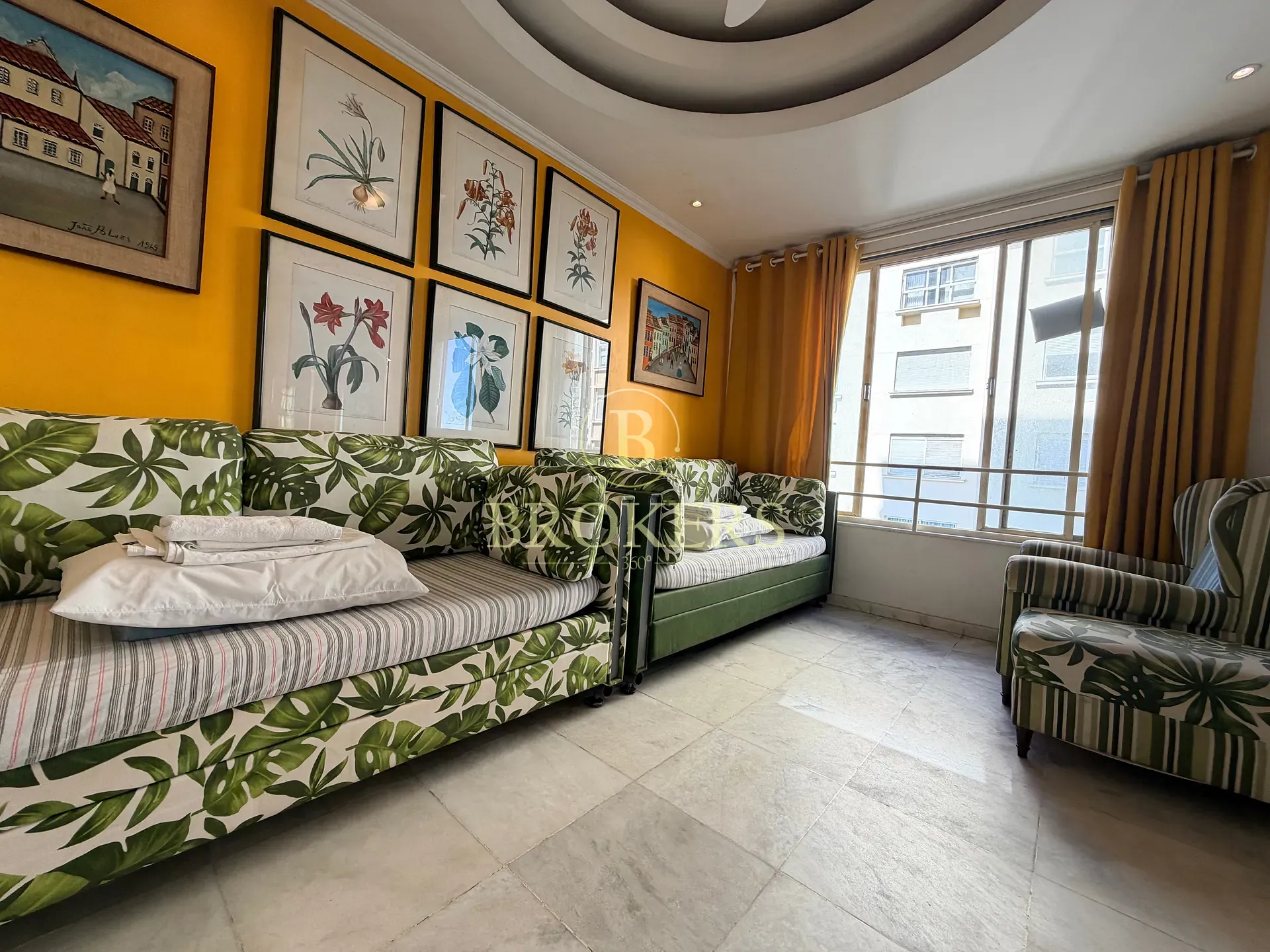 Apartamento de 1 suite à venda com vista mar exclusiva a 50m da areia em Copacabana com potencial imediato para temporada