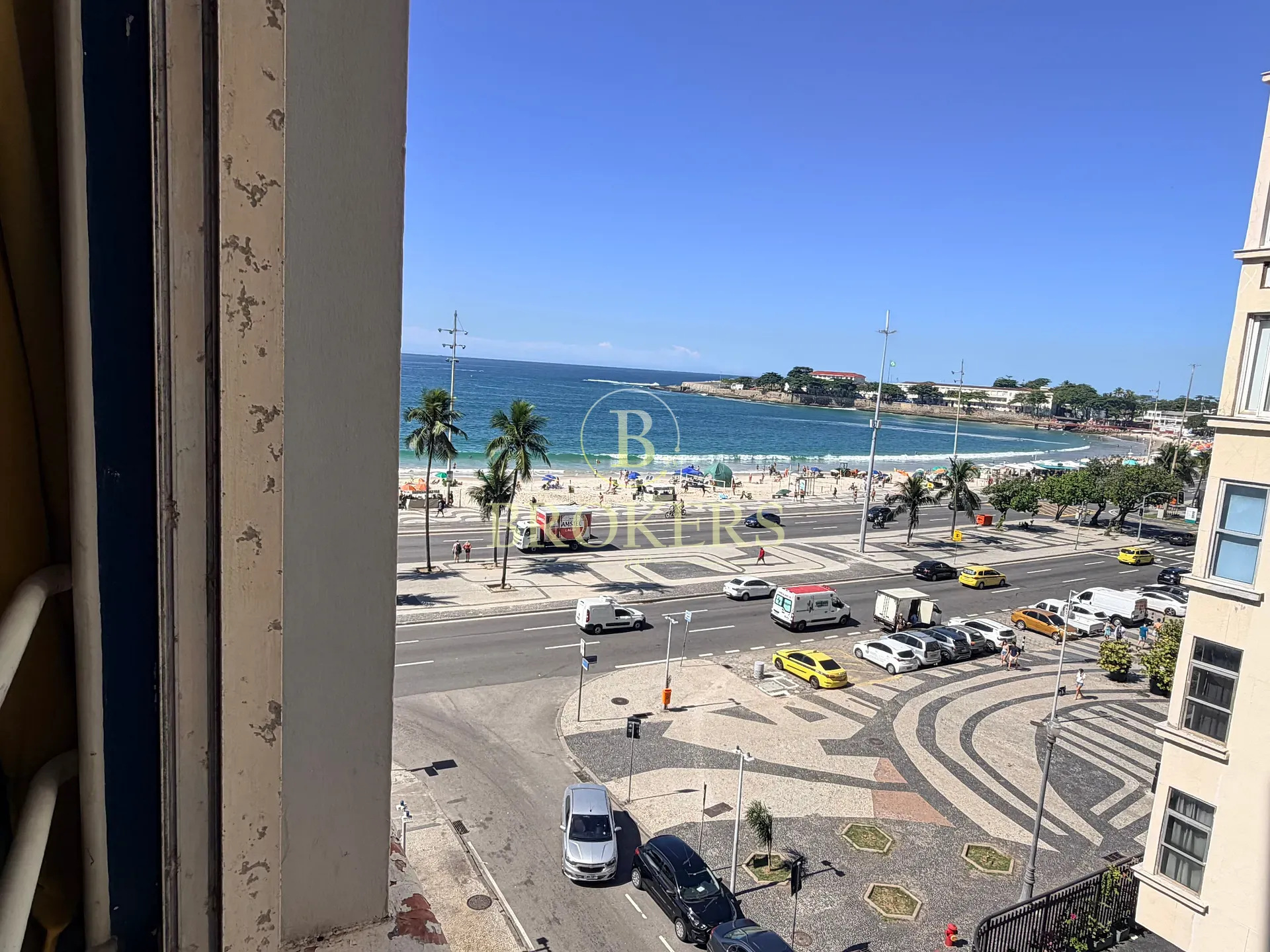 Apartamento de 1 suite à venda com vista mar exclusiva a 50m da areia em Copacabana com potencial imediato para temporada