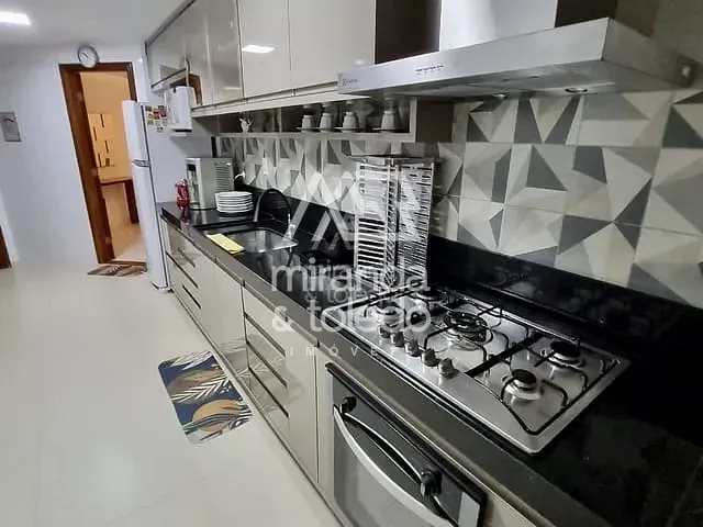 Apartamento com 240m² 4 quartos e 5 banheiros, à venda, no bairro Praia do Morro em Guarapari