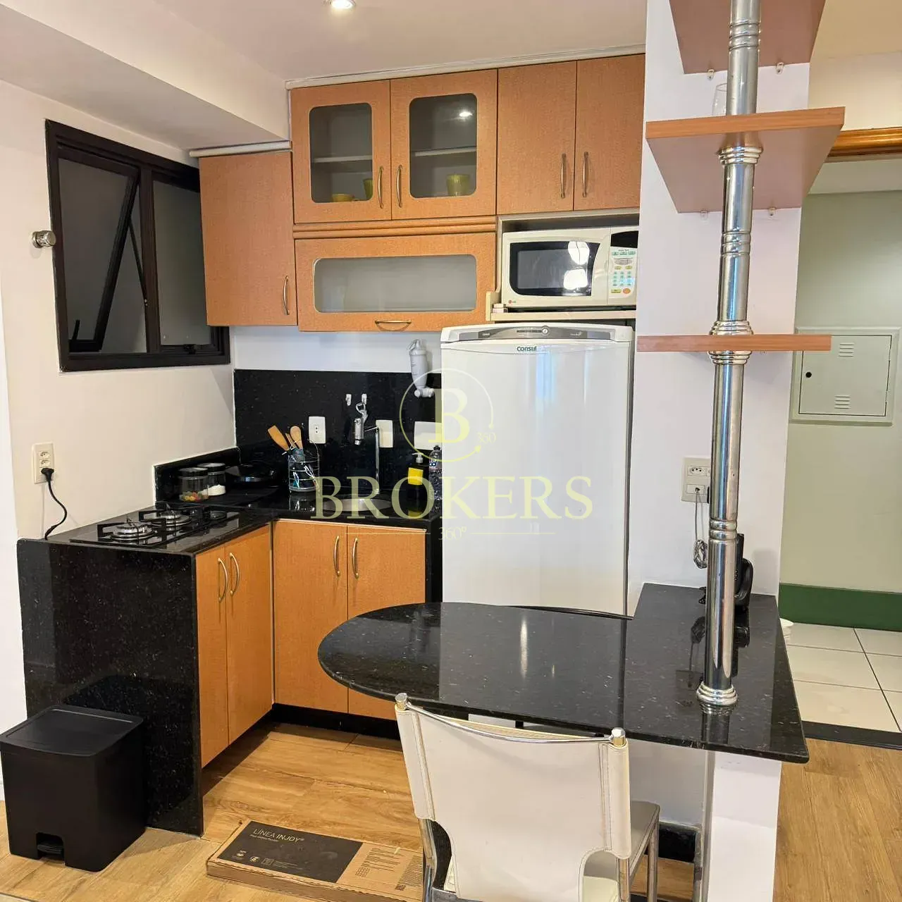 Flat mobiliado à venda em Ipanema com varanda e infraestrutura completa