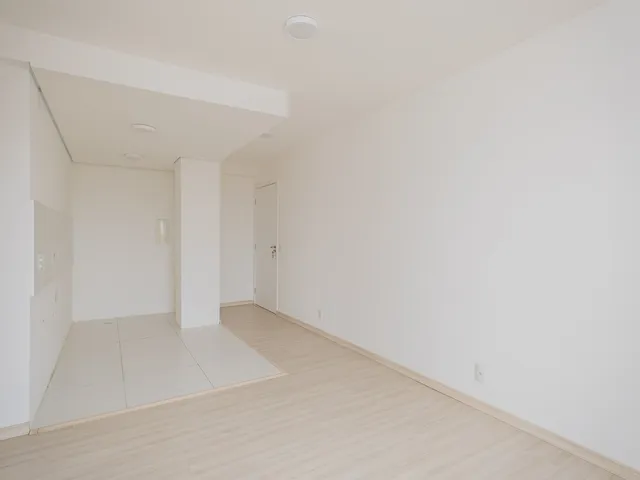 Apartamento com 61m² 2 quartos e 1 banheiro, à venda ou para alugar, no bairro Centro em Pelotas