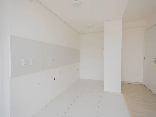Apartamento com 61m² 2 quartos e 1 banheiro, à venda ou para alugar, no bairro Centro em Pelotas