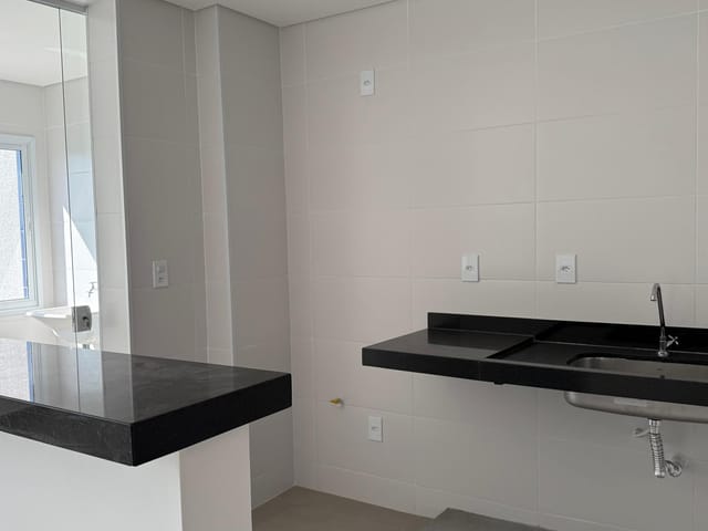 Apartamento 2 quartos e 3 banheiros, para alugar, no bairro Centro em Lavras