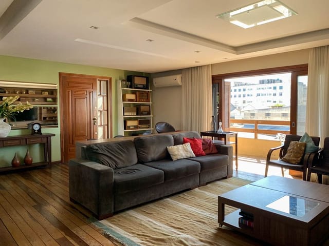 Apartamento com 257m² 3 quartos e 2 banheiros, à venda, no bairro Centro em Pelotas