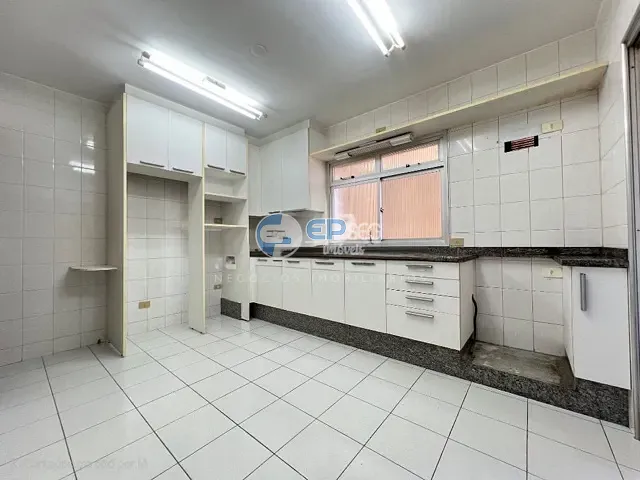 Apartamento com 189m² 3 quartos e 2 banheiros, à venda, no bairro Centro em Londrina