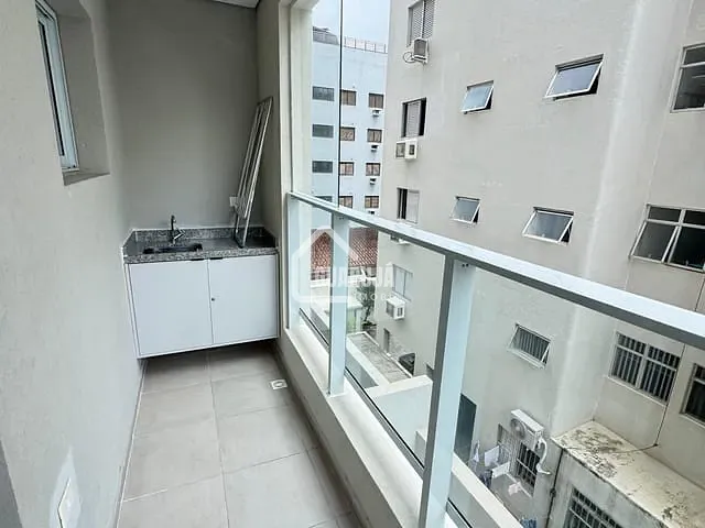 Apartamento 1 quarto e 1 banheiro, à venda ou para alugar, no bairro Enseada em Guarujá