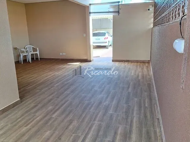 Apartamento com 55m² 2 quartos e 1 banheiro, à venda, no bairro Jardim Baroneza em Arapongas